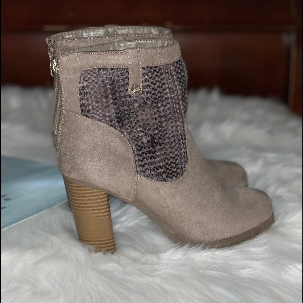 Simple Vera booties